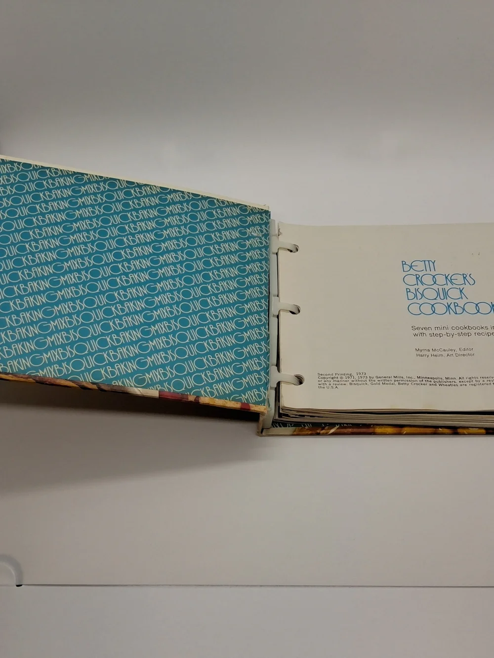 Betty Crocker’s Bisquick Cookbook 1971/73 Hardcover 3 Ring Binder Vintage GM